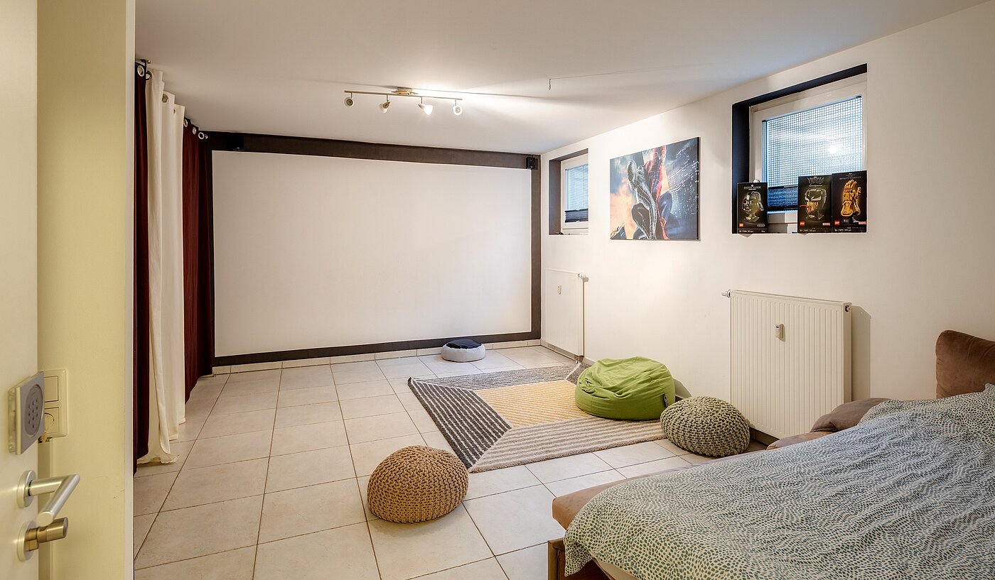 Половина двухквартирного жилого дома с 5 комнатами | Unterföhring | 70119 | Großer Hobbyraum...