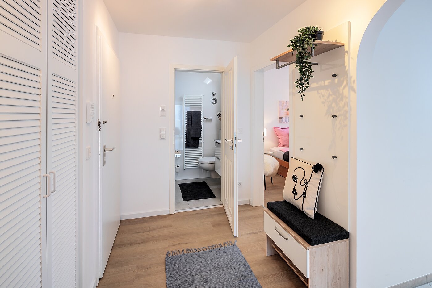 Квартира в многоэтажно доме с 2 комнатами | München-Sendling-Westpark | 704131 | Flur mit Zugang