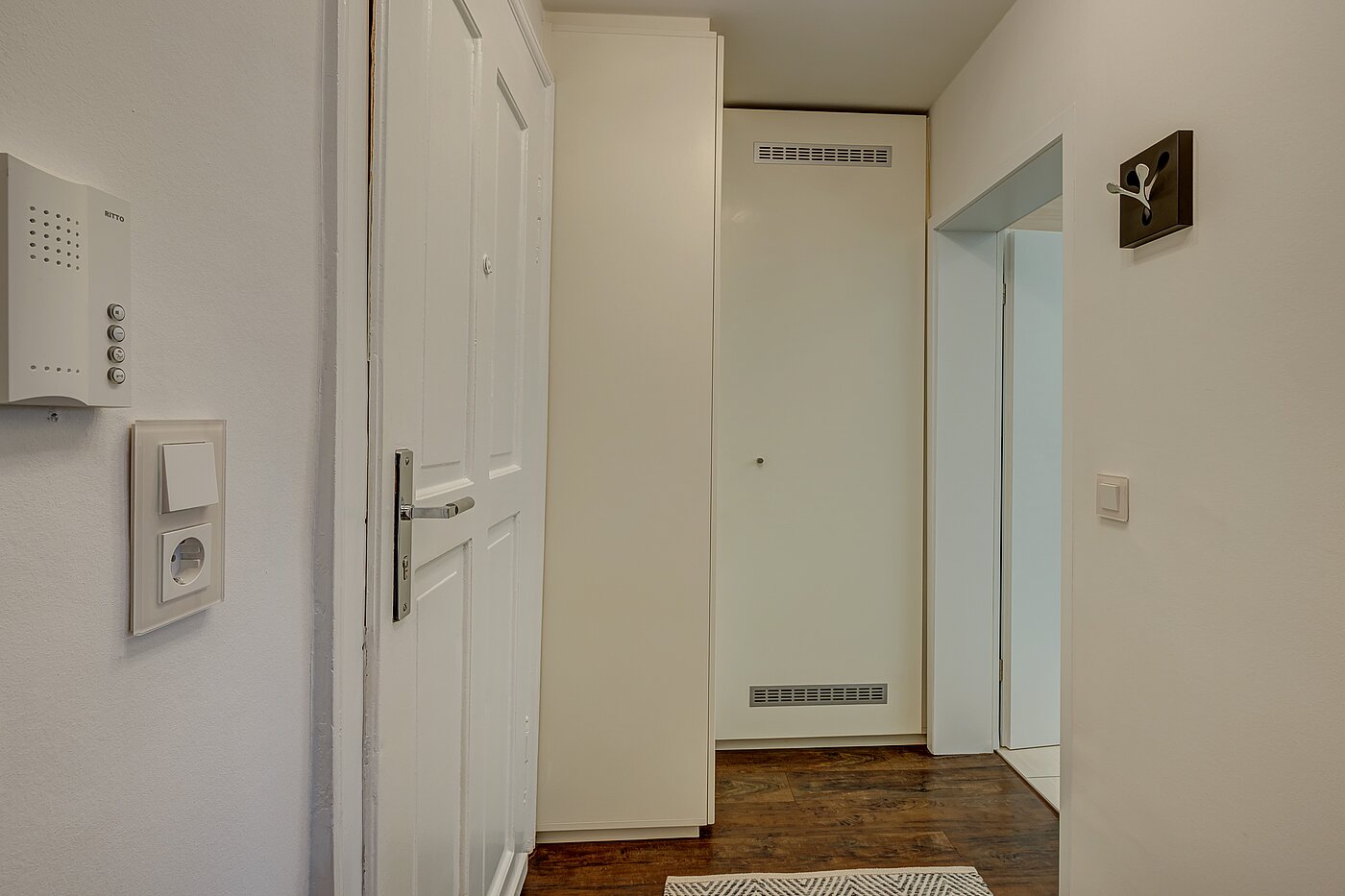 Квартира в многоэтажно доме с 1 комнатная | München-Neuhausen | 70235 | ... mit Garderobenschrank