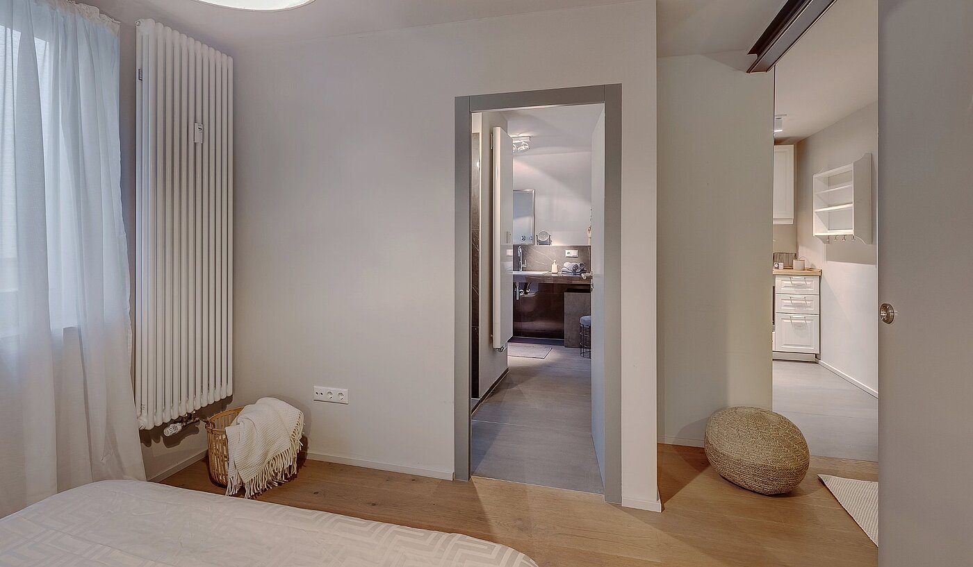 Высокий первый этаж с 2 комнатами | München-Lehel | 2012ML1 | ...und Zugang zum Bad