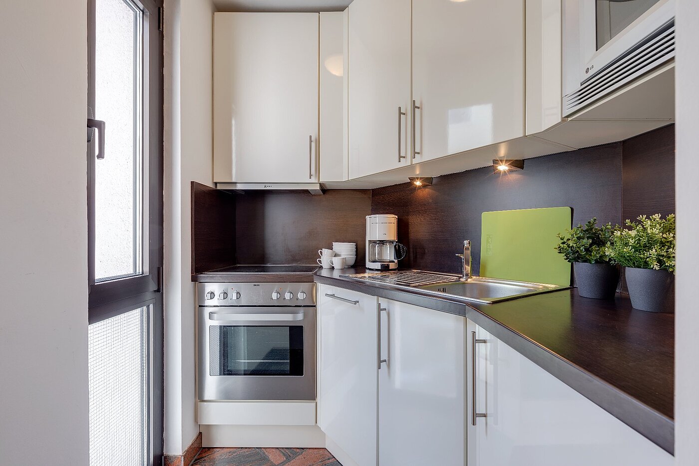 Квартира в многоэтажно доме с 2 комнатами | München-Isarvorstadt | 1804ML1 | Moderne Küchenzeile