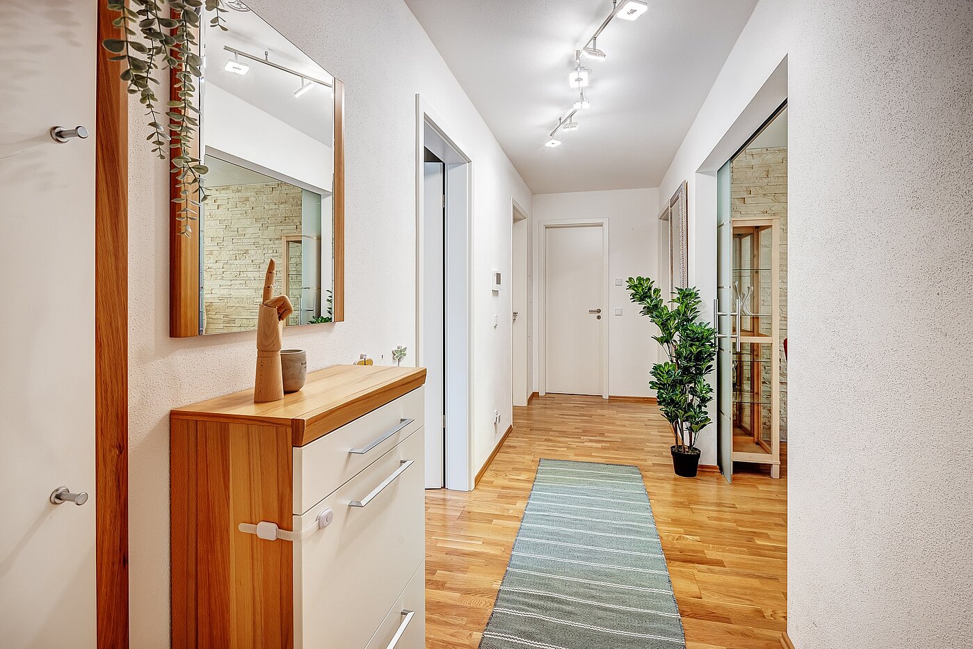 Плоский с 3 комнатами | Wolfratshausen | 2208ML1 | Schöner Eingangsbereich