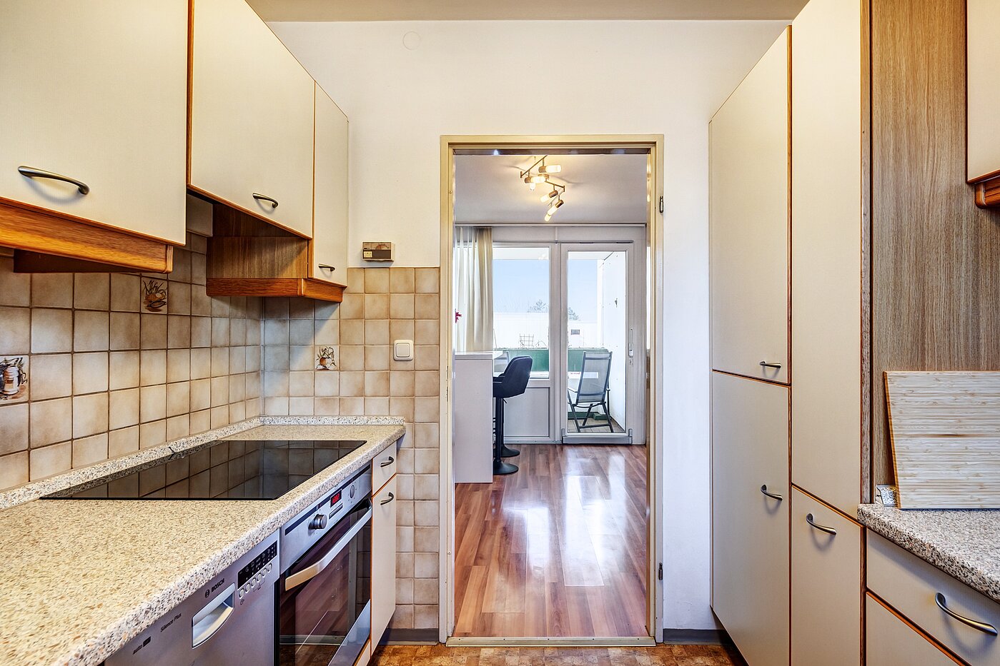 Квартира в многоэтажно доме с 2.5 комнатами | München-Hadern | 70393 | ...komplett ausgestattet