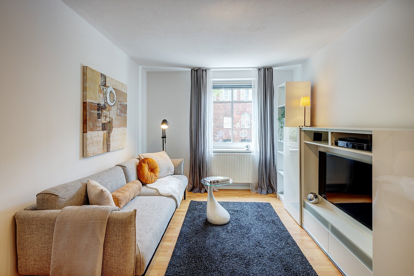 Квартира в многоэтажно доме с 2.5 комнатами | München-Isarvorstadt | 70121 | Wohnzimmer...