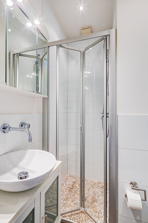 Плоский с 4 комнатами | München-Neuhausen | 70471 | ...mit Dusche