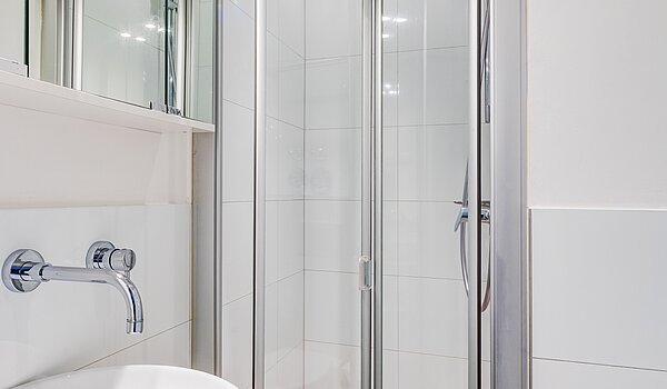 Плоский с 4 комнатами | München-Neuhausen | 70471 | ...mit Dusche