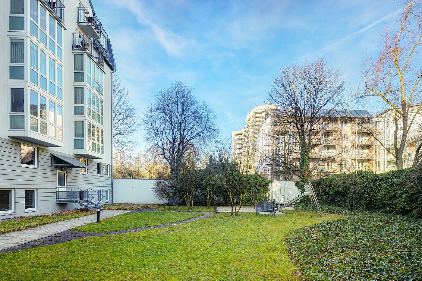 Квартира в многоэтажно доме с 2 комнатами | München-Schwabing | 70102 | ...begrünten Innenhof