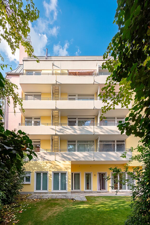 Плоский с 4 комнатами | München-Neuhausen | 70471 | Ansicht vom Innenhof aus