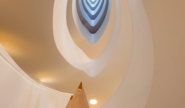 Квартира в многоэтажно доме с 3 комнатами | 70046 | Beeindruckendes Treppenauge