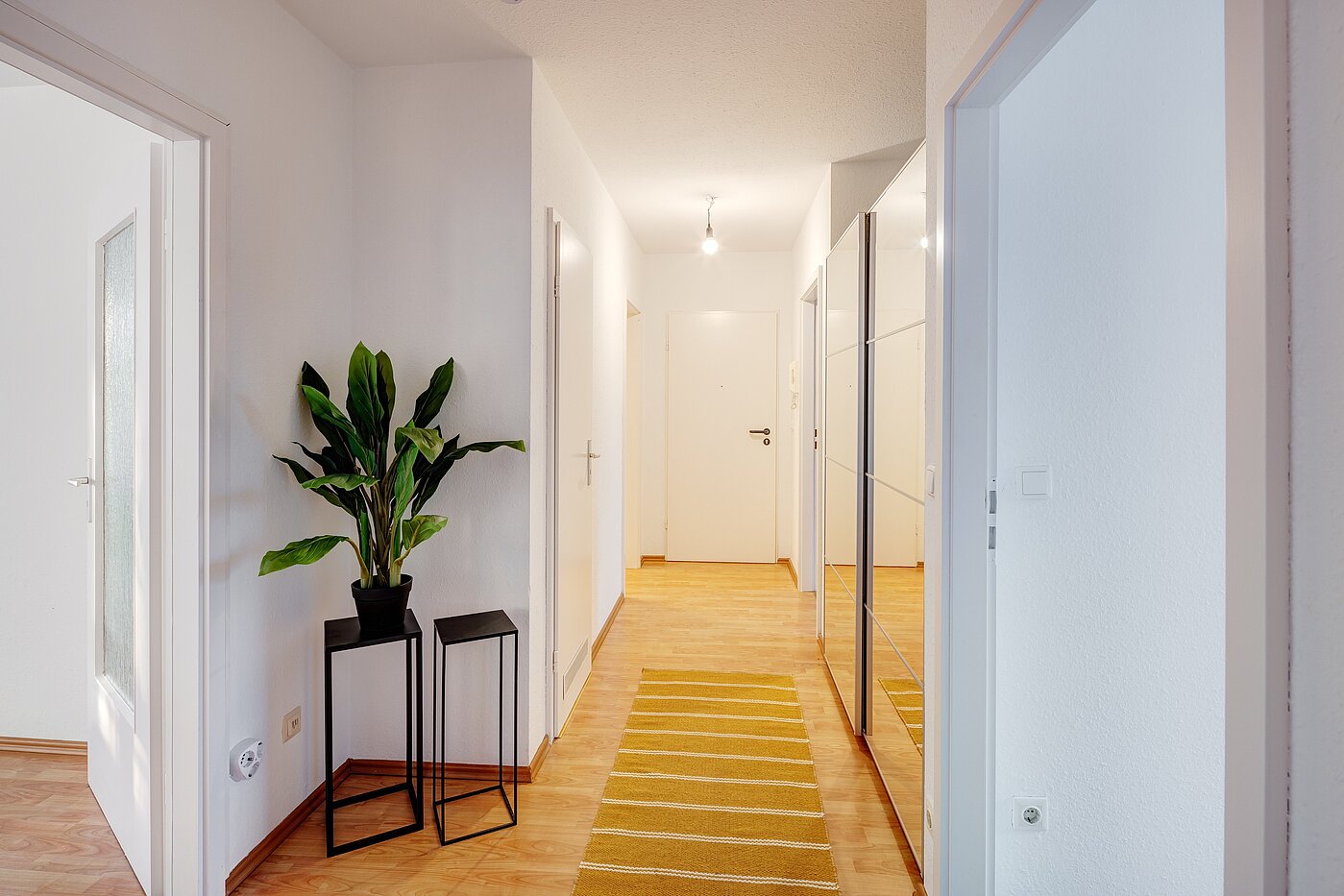 Квартира в многоэтажно доме с 3 комнатами | München-Bogenhausen | 70085 | Flur Blickrichtung Eingang