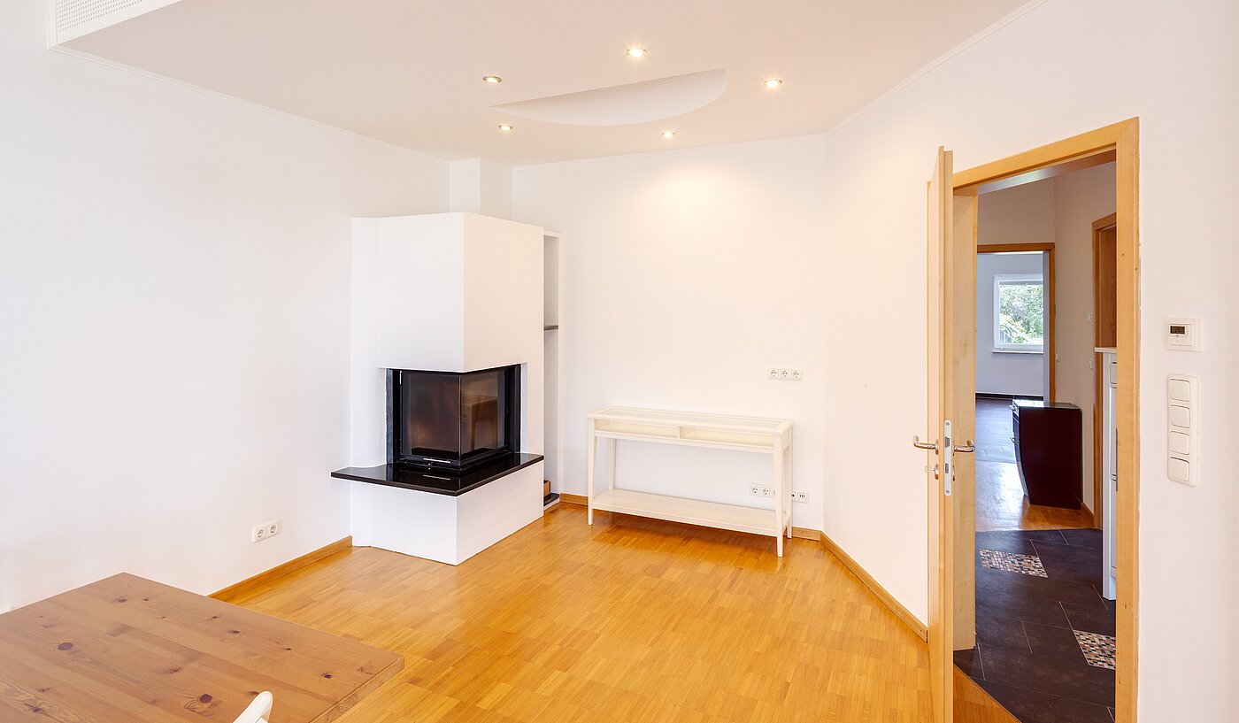 Половина двухквартирного жилого дома с 6.5 комнатами | Unterschleißheim | 70122 | ...und Kamin...