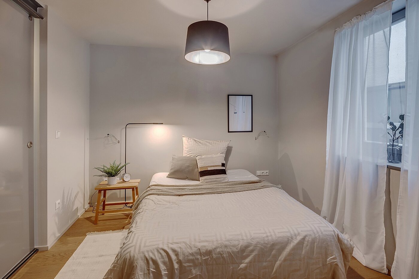 Высокий первый этаж с 2 комнатами | München-Lehel | 2012ML1 | Gemütliches Schlafzimmer...