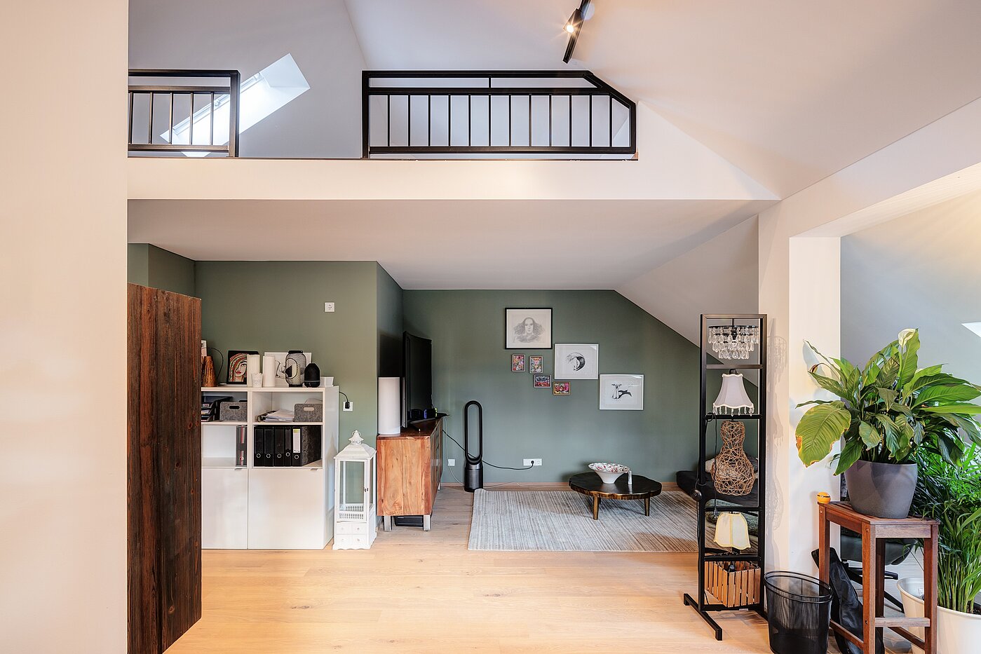 Угловой террасный дом с 6 комнатами | München-Trudering | 70191 | ...Empore und...