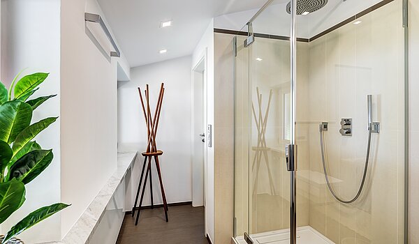 Угловой террасный дом с 3 комнатами | Kreuth | 70037 | Helles Badezimmer...