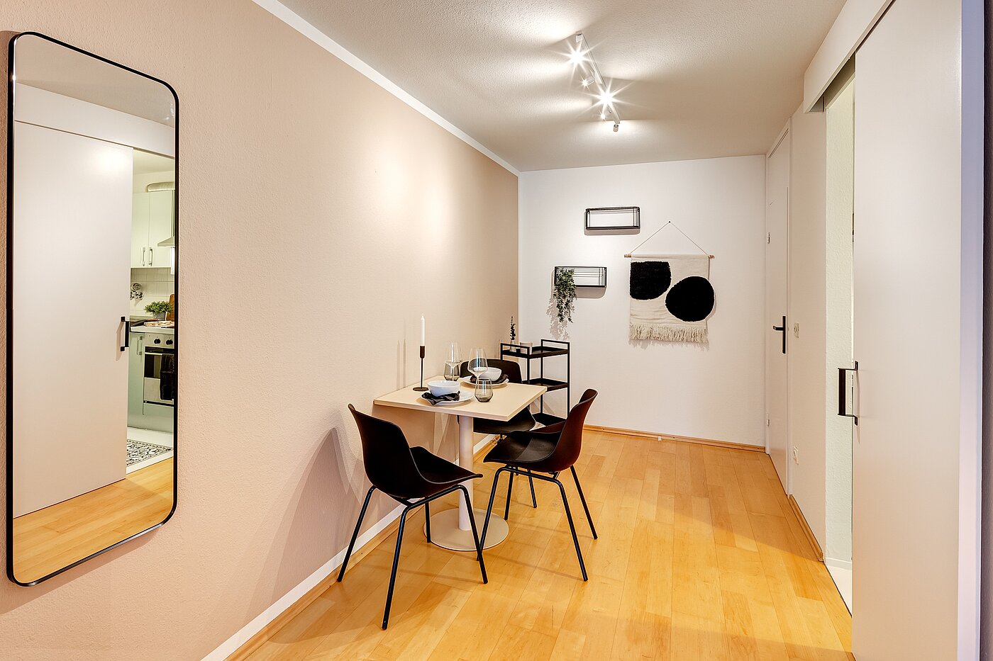 Квартира в многоэтажно доме с 1 комнатная | München-Maxvorstadt | 70132 | Ansprechende Essecke