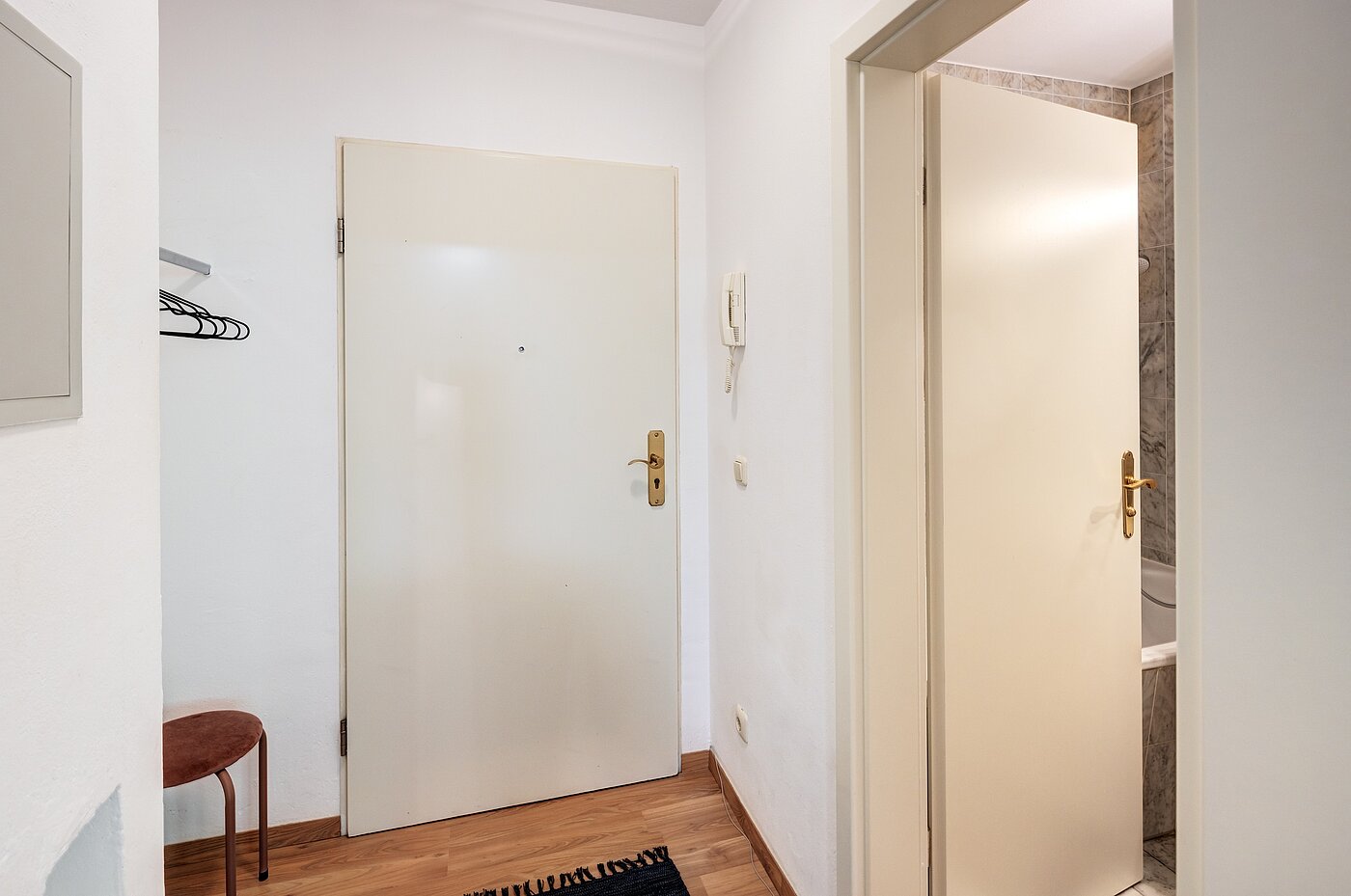 Квартира в многоэтажно доме с 1 комнатная | München-Schwabing | 70249 | Eingangsbereich mit...