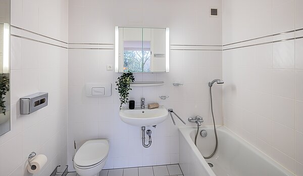 Квартира в многоэтажно доме с 3.5 комнатами | München-Bogenhausen | 703052 | Bad en Suite