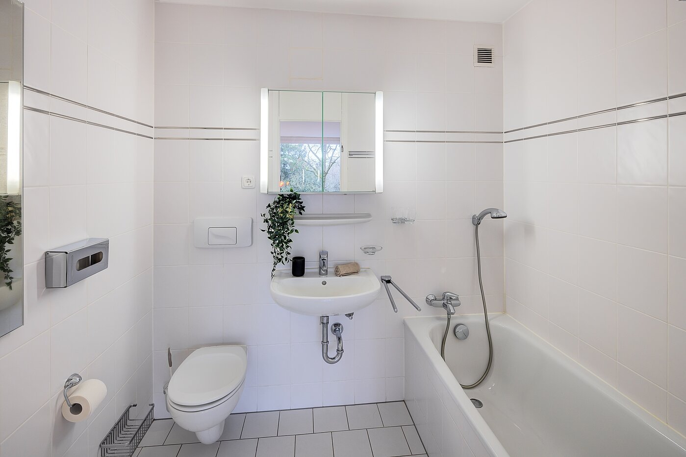 Квартира в многоэтажно доме с 3.5 комнатами | München-Bogenhausen | 703052 | Bad en Suite