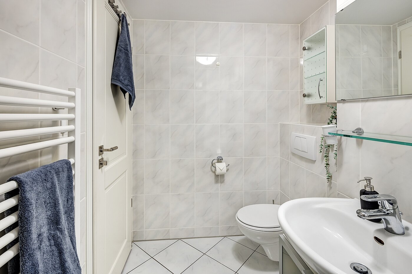 Квартира в многоэтажно доме с 1.5 комнатами | München-Schwabing | 2205ML81 | ...klassisch gefliest