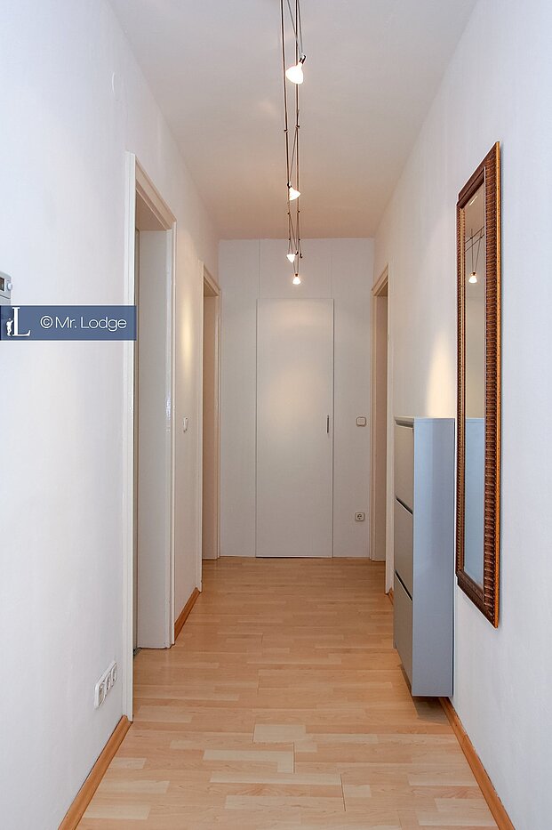 Квартира в многоэтажно доме с 2 комнатами | München-Isarvorstadt | 1709ML2 | Flur mit Einbauschrank