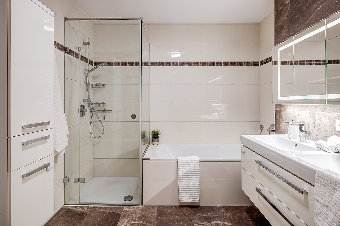 Плоский с 3 комнатами | Wolfratshausen | 2208ML1 | ...Dusche und Badewanne