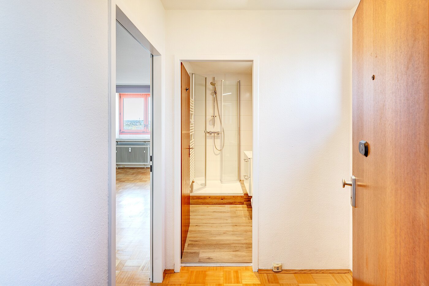 Квартира в многоэтажно доме с 1 комнатная | München-Laim | 70144 | Flur Richtung Wohnzimmer und Bad