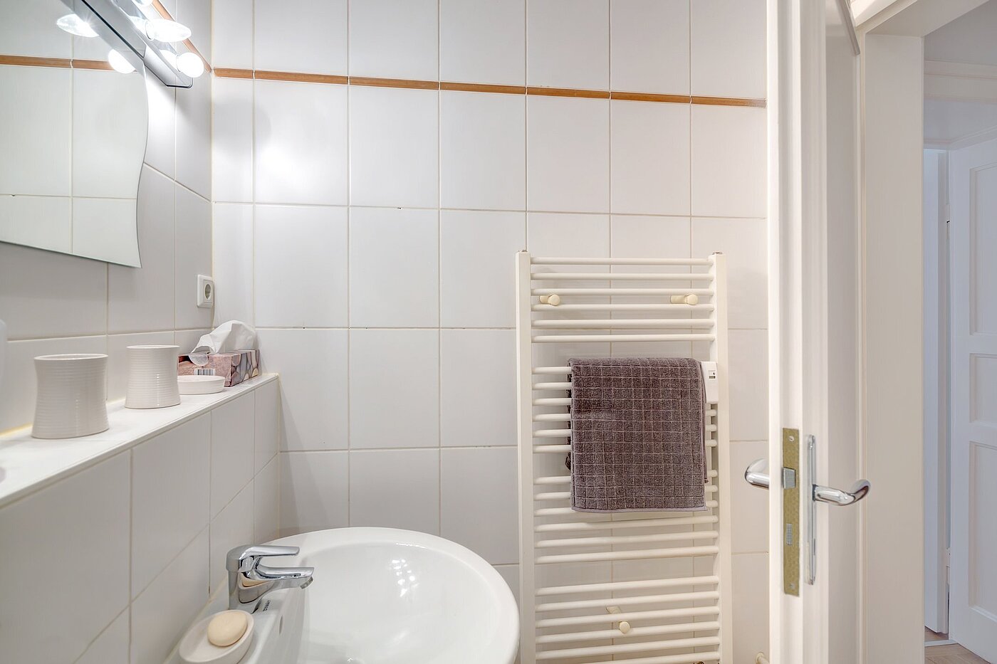 Квартира в многоэтажно доме с 2.5 комнатами | München-Au | 2110ML9 | ...Handtuchheizkörper