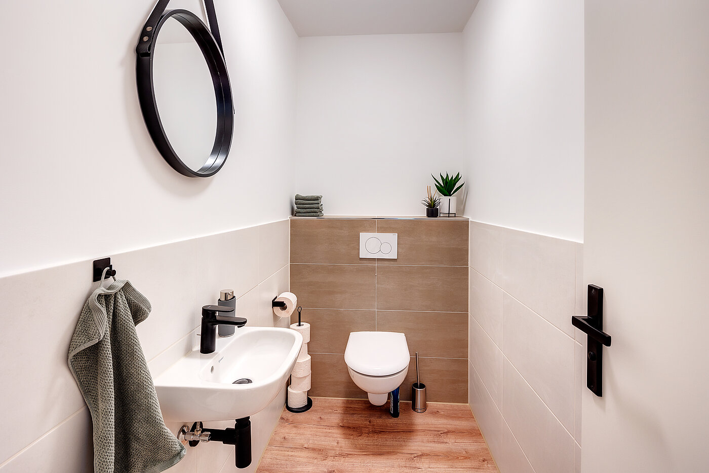 Квартира в многоэтажно доме с 3 комнатами | Unterhaching | 70421 | Gästetoilette