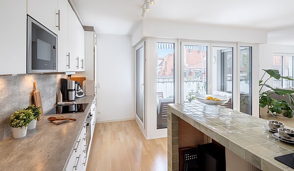 Квартира в многоэтажно доме с 3 комнатами | München-Ludwigsvorstadt | 70488 | ...und Theke, sowie...