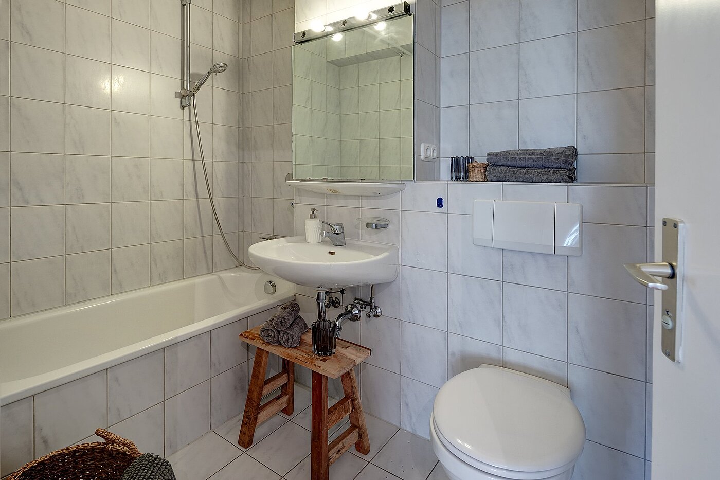 Квартира в многоэтажно доме с 2 комнатами | München-Sendling | 1810ML5 | Bad mit Badewanne
