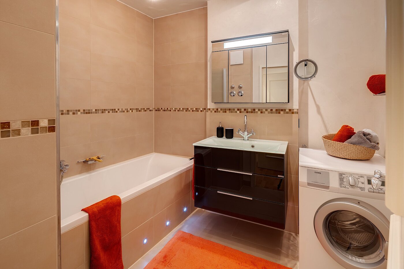 Квартира в многоэтажно доме с 2 комнатами | München-Altstadt | 2106ML7 | Bad mit Badewanne und...