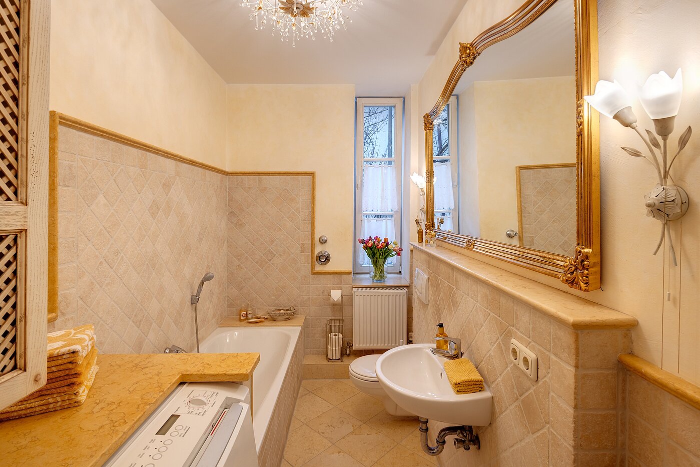 Квартира в многоэтажно доме с 5 комнатами | München-Altstadt | 700121 | Tageslichtbad mit Badewanne