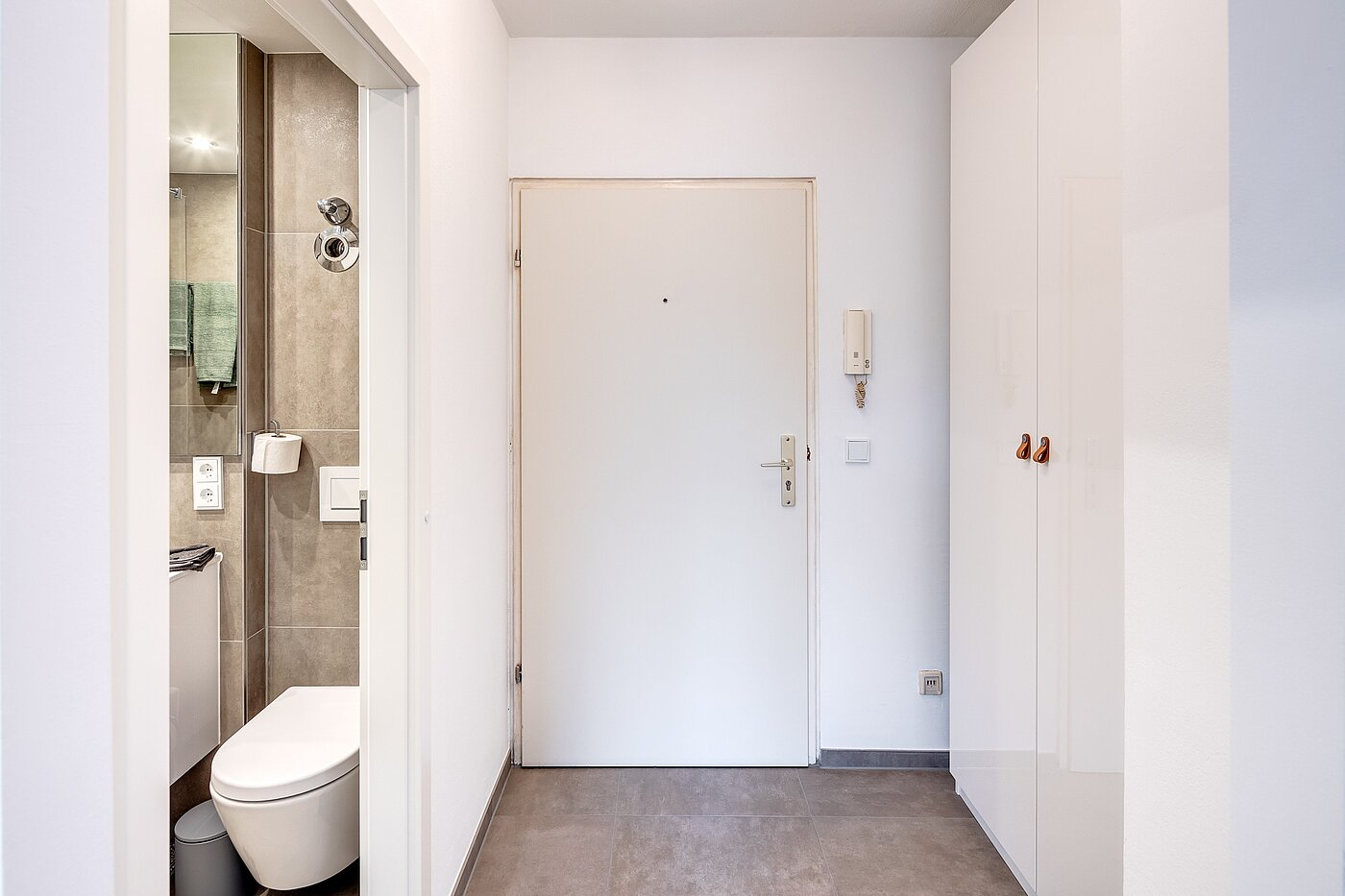 Apartment с 1 комнатная | München-Pasing | 70302 | Blick auf die Tür