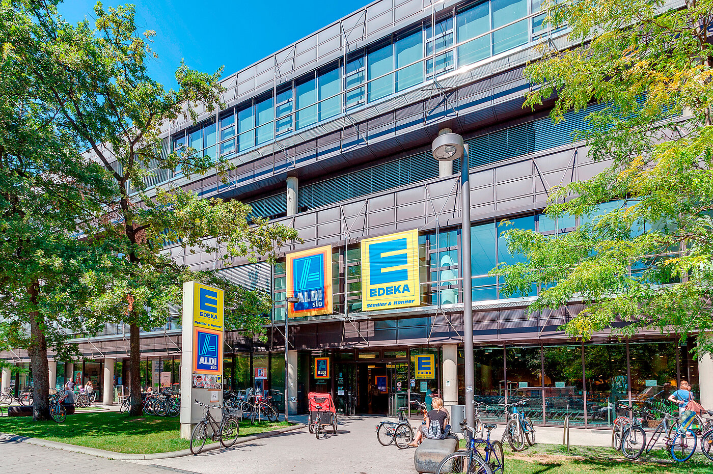 Квартира в многоэтажно доме с 2 комнатами | München-Schwabing | 70153 | ...zahlreichen Einkaufsmöglichkeiten
