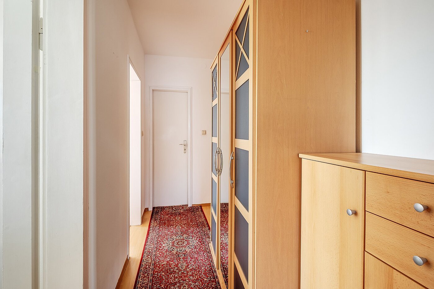 Квартира в многоэтажно доме с 2 комнатами | München-Sendling-Westpark | 2003ML10 | Flur mit Garderobe