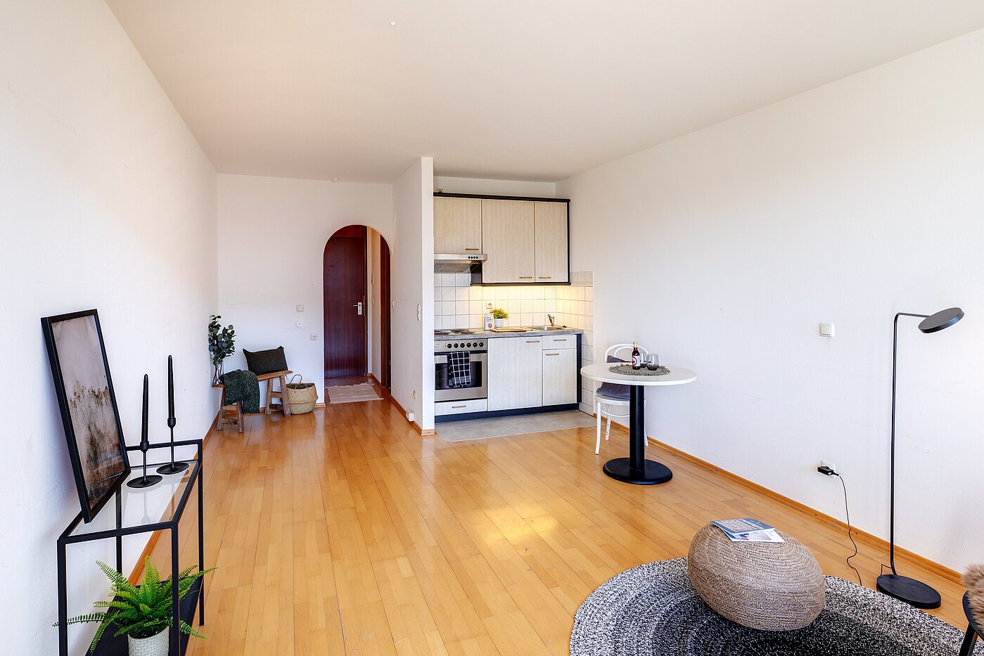 Квартира в многоэтажно доме с 1 комнатная | Herrsching am Ammersee | 2302ML2 | Großer Wohn- & Schlafbereich