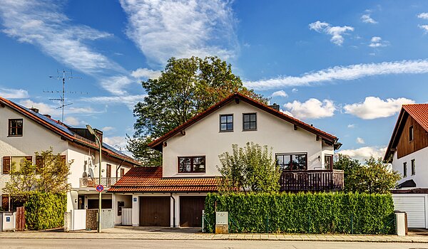 Квартира в многоэтажно доме с 3 комнатами | München-Trudering | 70481 | Außenansicht mit Garage