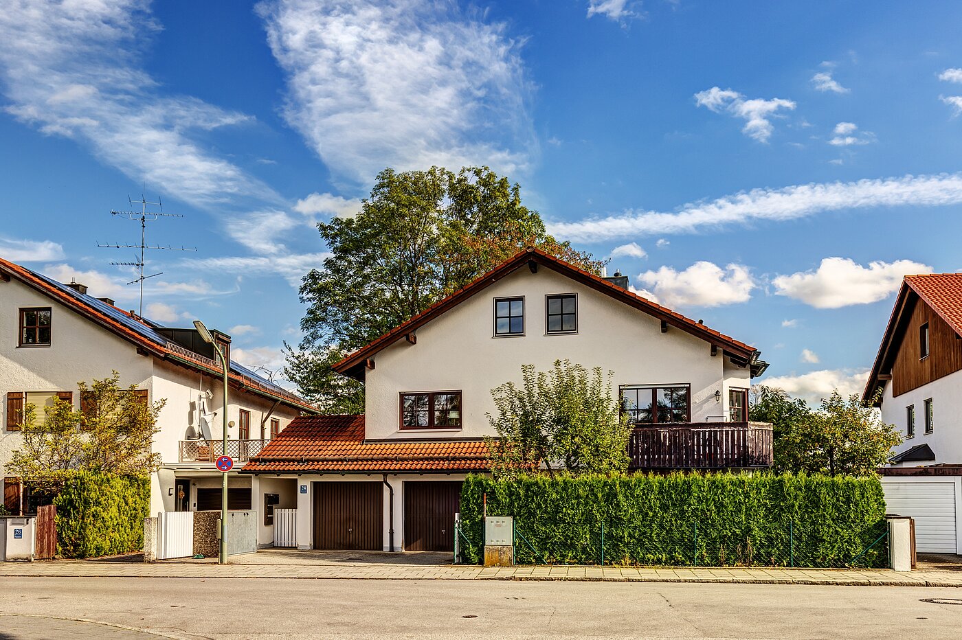 Квартира в многоэтажно доме с 3 комнатами | München-Trudering | 70481 | Außenansicht mit Garage