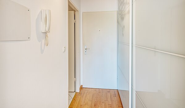 Apartment с 1 комнатная | München-Feldmoching | 70466 | Flur Richtung Eingang