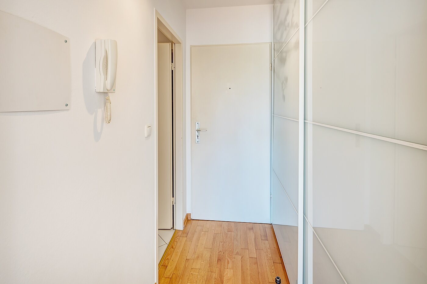Apartment с 2 комнатами | München-Feldmoching | 70466 | Flur Richtung Eingang