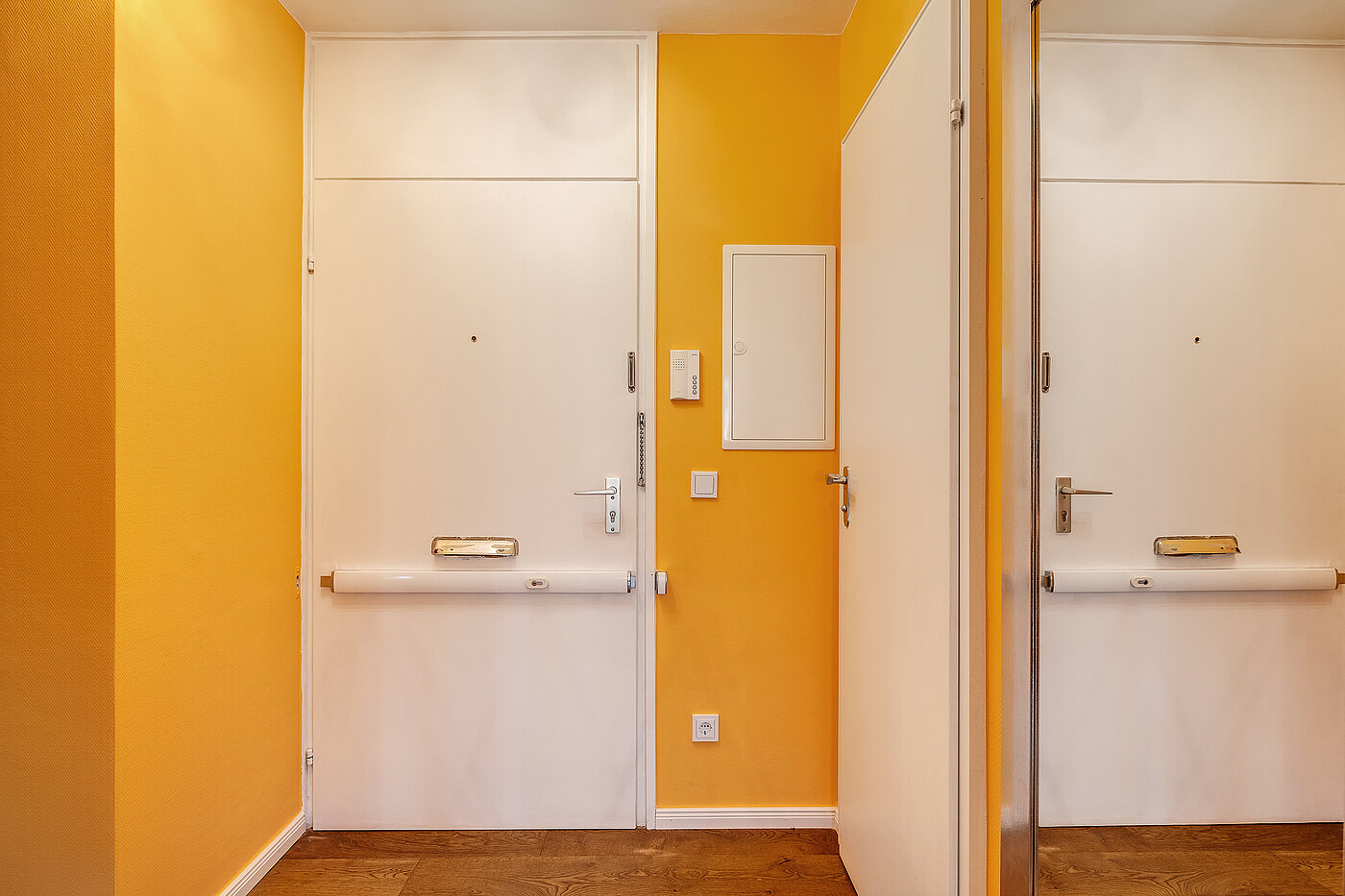 Квартира в многоэтажно доме с 2 комнатами | München-Bogenhausen | 70287 | Eingangsbereich...