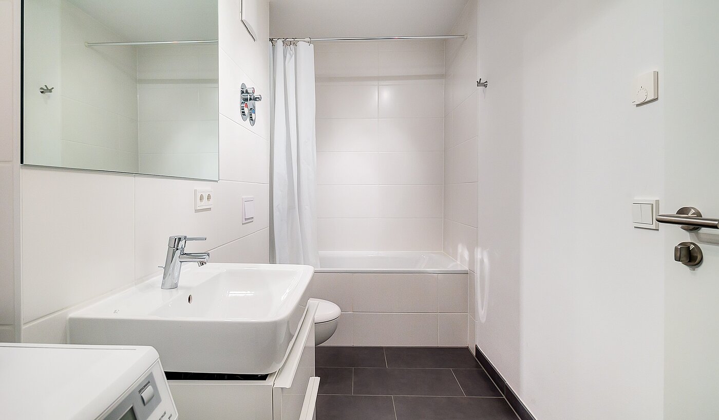 Квартира в многоэтажно доме с 3 комнатами | München-Moosach | 70164 | ...und Badewanne