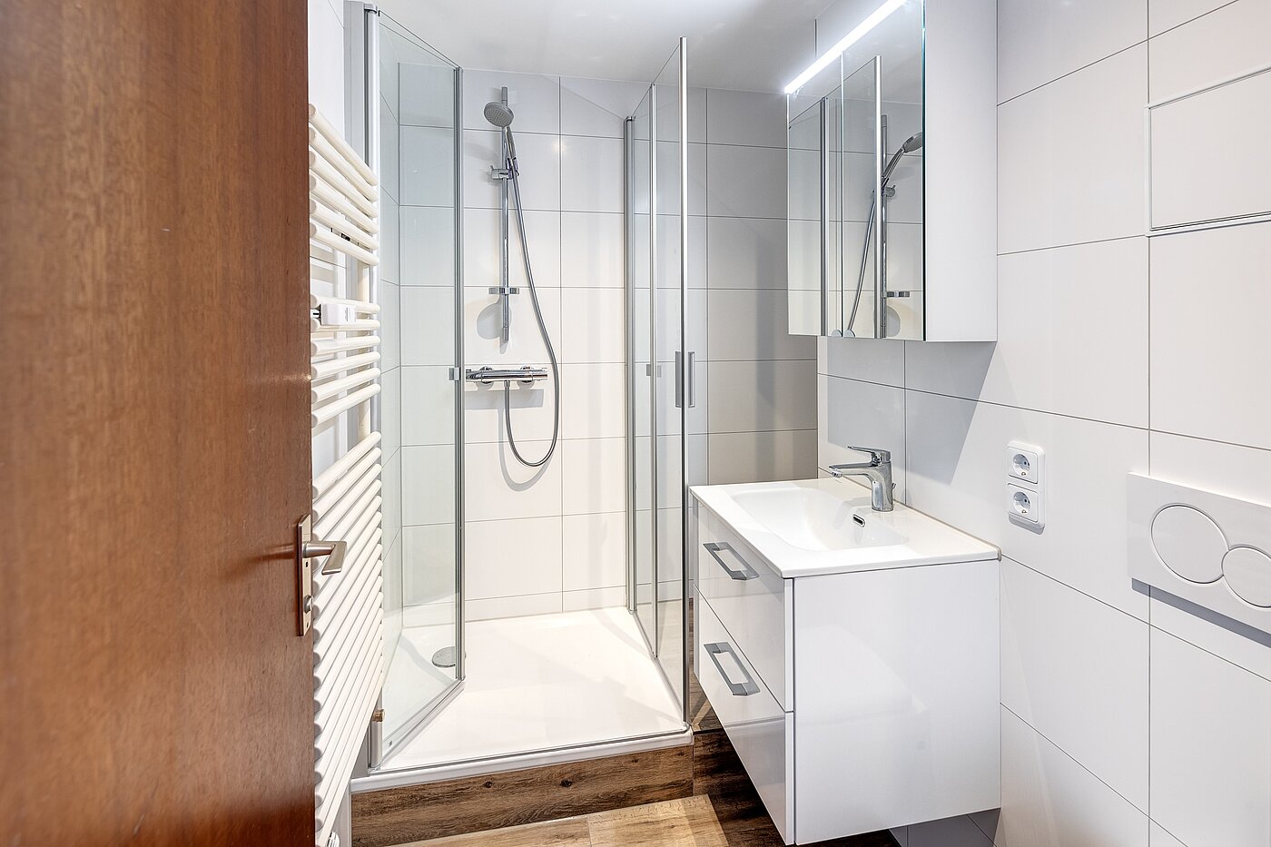 Квартира в многоэтажно доме с 1 комнатная | München-Laim | 70144 | Modernes Bad mit Dusche...