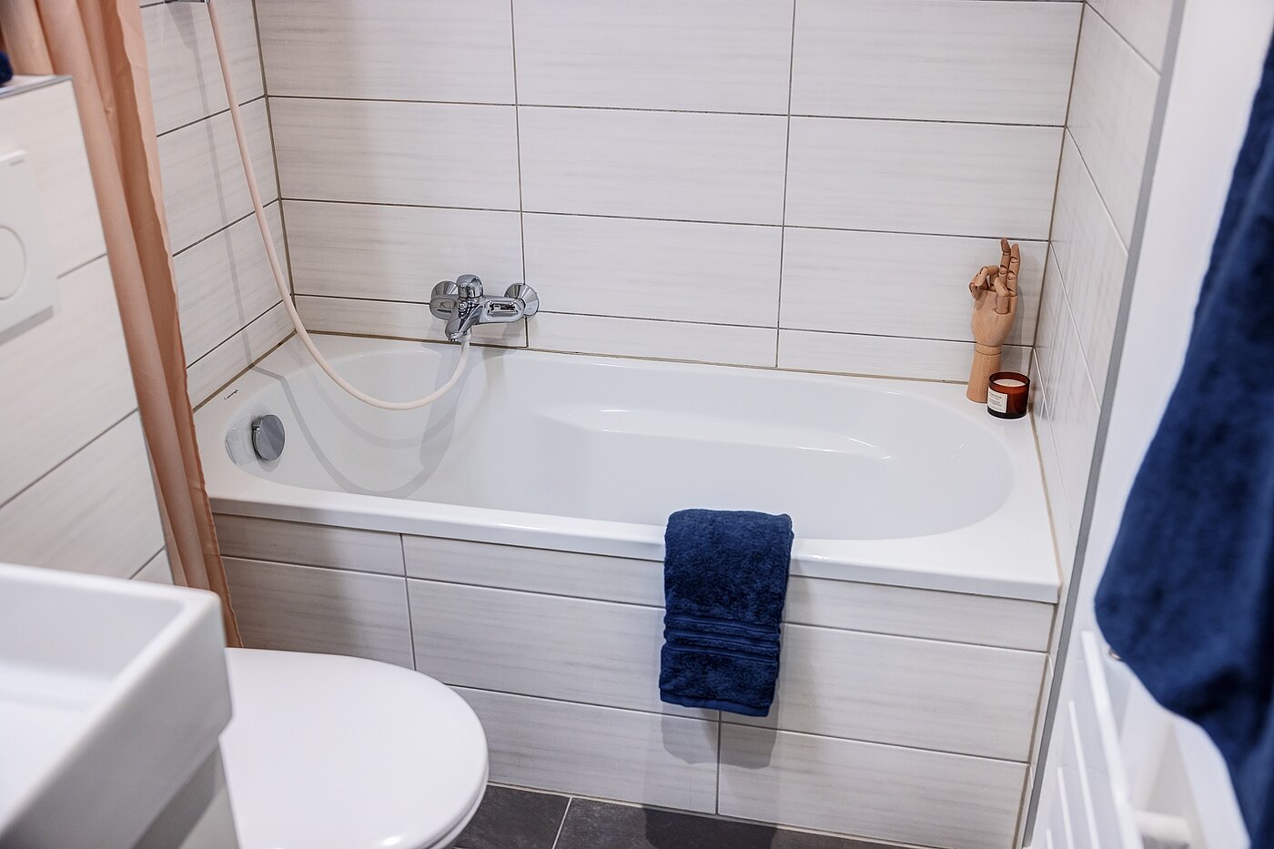 Квартира в многоэтажно доме с 2 комнатами | München-Maxvorstadt | 70390 | ...Badewanne