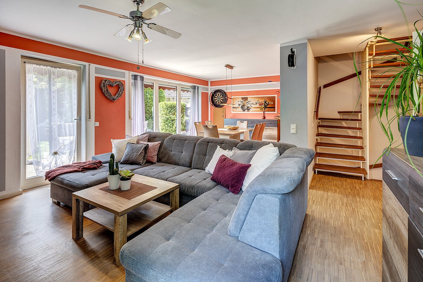 Угловой террасный дом с 6 комнатами | Germering | 70033 | Treppe gut integriert