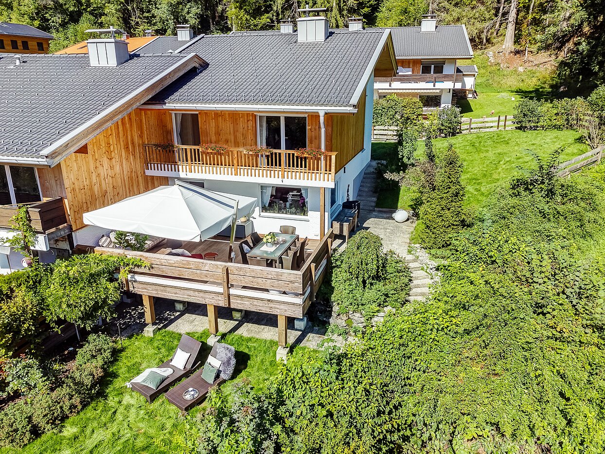 Угловой террасный дом с 3 комнатами | Kreuth | 70037 | ...vom Garten und der großen Terrasse