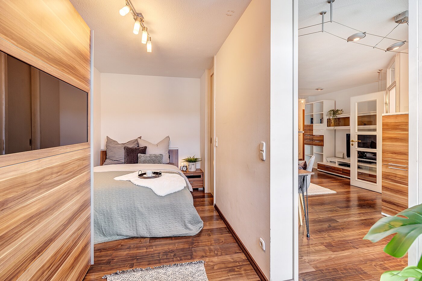 Квартира в многоэтажно доме с 2 комнатами | München-Schwabing | 2205ML71 | Blick ins Schlafzimmer...