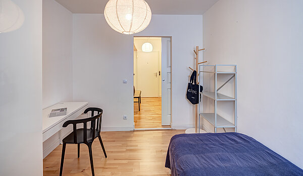 Квартира в многоэтажно доме с 3 комнатами | München-Au | 70447 | ...mit Schreibtisch