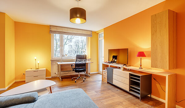 Квартира в многоэтажно доме с 2 комнатами | München-Bogenhausen | 70287 | Helles Wohnzimmer mit...