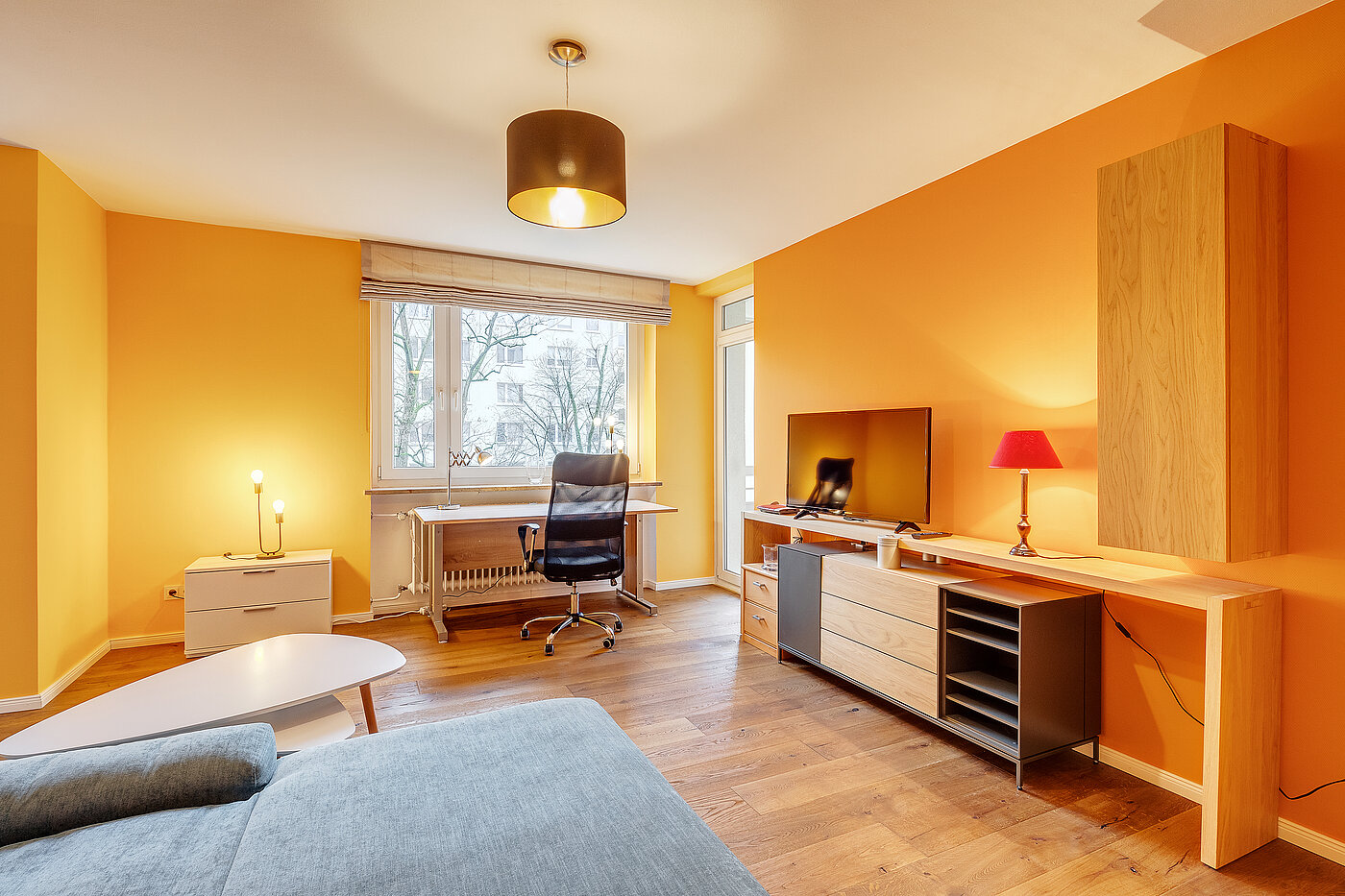 Квартира в многоэтажно доме с 2 комнатами | München-Bogenhausen | 70287 | Helles Wohnzimmer mit...